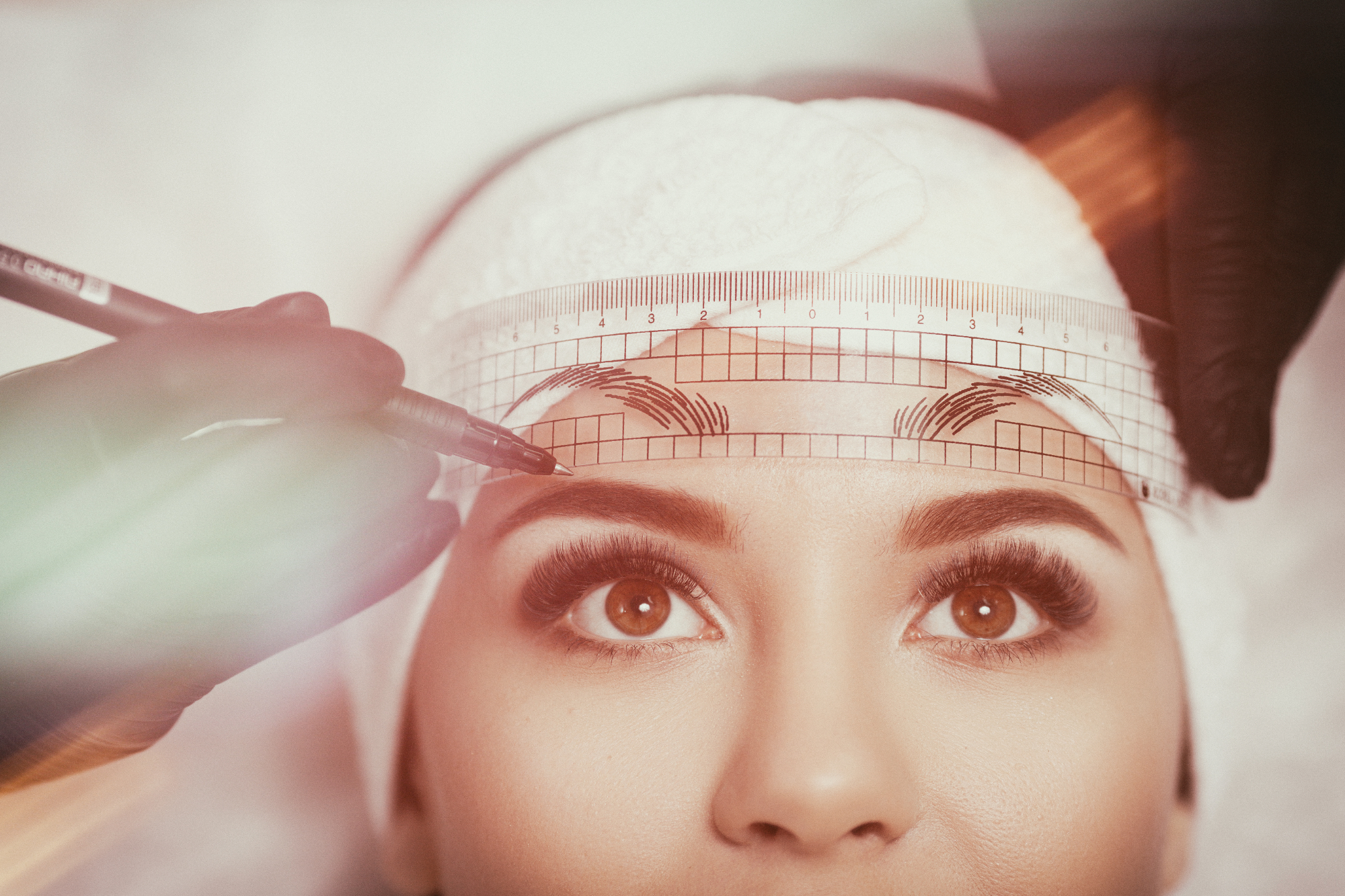 Katera barva za obrvi je tista prava za vas?